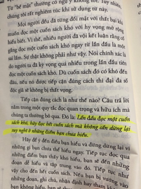 Nhà sách giao cẩn thận bọc sách trong túi chống sốc.
Nội dung vì là sách kinh điển nên rất hữu ích với những người mới đọc sách hay người đọc nhiều sách.
Mới đọc xong 57/379 trang nhưng tránh được 1 sai lầm khi đọc sách đó là không cần cố hiểu hết những gì tác giả nói mà cố đọc xong cuốn sách và ghi nhớ những điều mình đã hiểu. :)