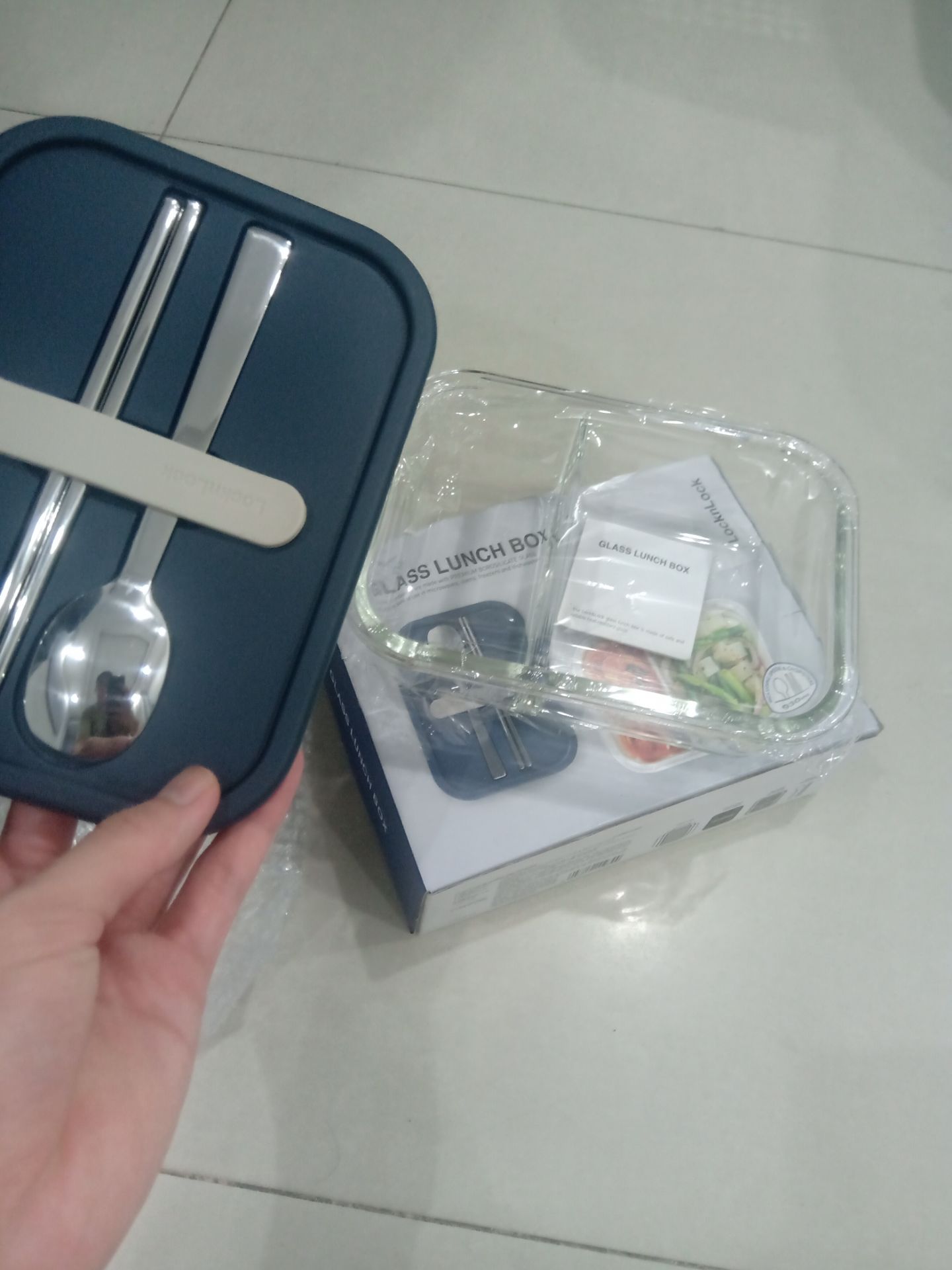 Đồ locknlock như này thì khỏi bàn nữa rồi. Giao hàng nhanh cực, anh shipper nhiệt tình dù mình bận chưa nhận hàng được, hàng cũng được bao bọc và đóng gói kĩ lắm. Dung tích này với mình ăn tăng cơ thì chứa đồ ăn chưa no lắm nhưng đủ với những người ăn uống công sở bình thường. Cảm ơn tiki và shipper nha