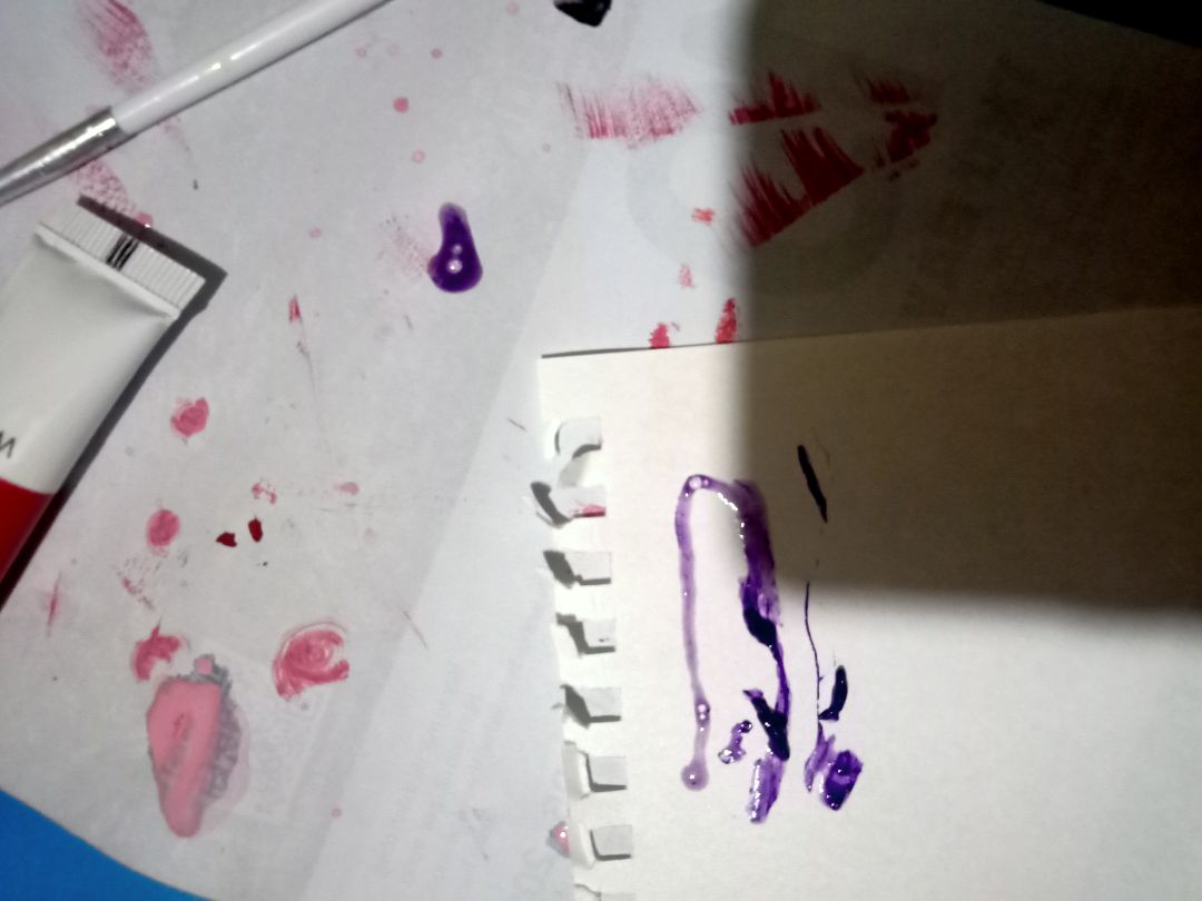 Màu đểu lắm ạ không lên mua phí tiền 
màu thì nhợt nhạt cả tuýp có 12 ml mà lúc đầu mở ra cả 2ml nước vàng không thể chấp nhận đc