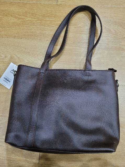 Khá thất vọng. Giao hàng TX09 không đúng mẫu đặt TX10. Vào lại thì thấy mẫu TX10 ghi "Ngừng kinh doanh", như vậy không đổi hàng được phải không shop?