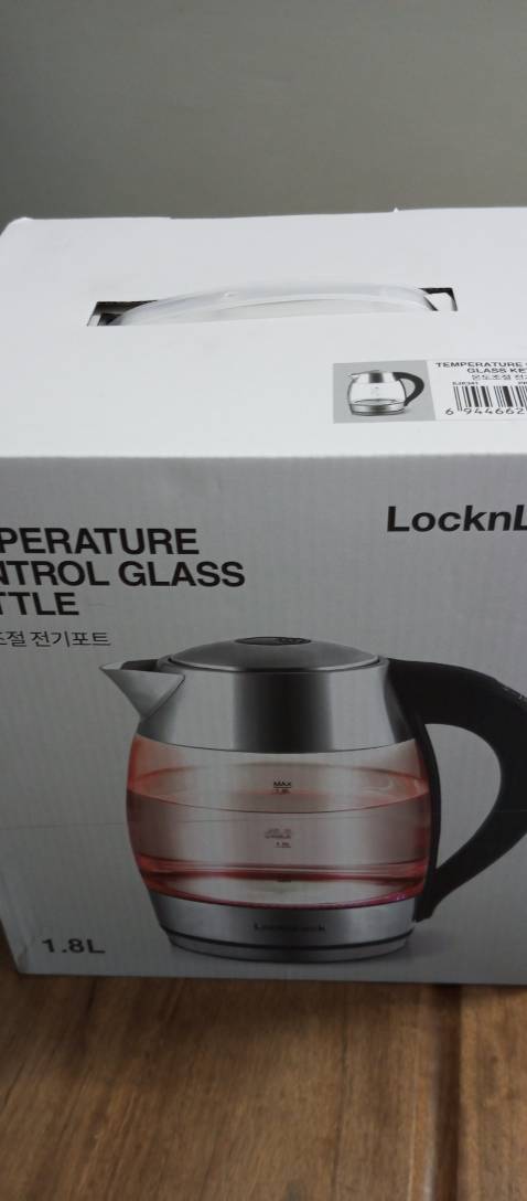 Đun sôi nhanh, giao hàng nhanh, đúng chất lượng mẫu mã đẹp, đóng gói kỹ.... Tuy nhiên miệng ấm hơi nhỏ khó đưa tay vào rửa khi cần ... Còn lại tốt