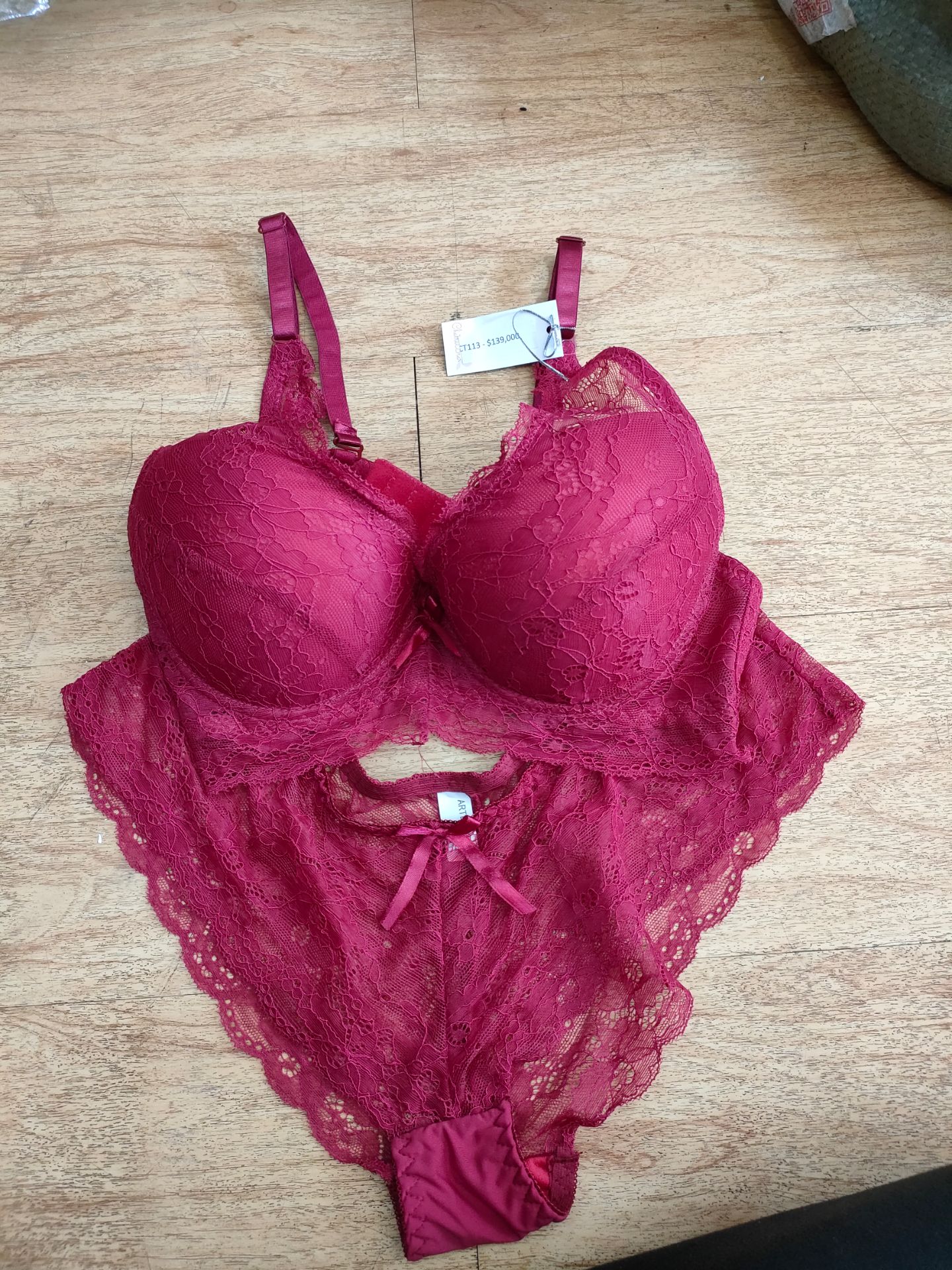 ren mềm mịn, mặc vô nhìn rất tôn dáng,màu đẹp như hình. Nói chung là cho 10 điểm