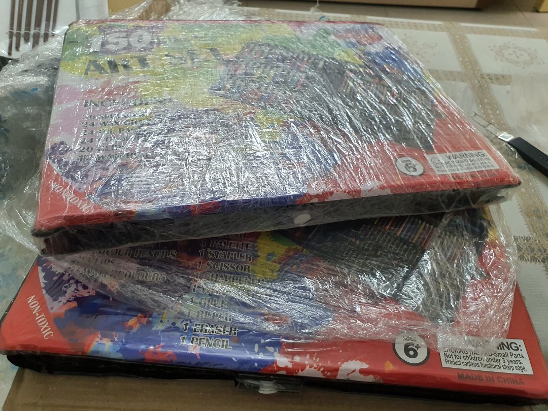 Lúc mua đang sale 67.000. Hộp màu nhìn bắt mắt, nhưng chất lượng thì tạm. Nhưng vì đây là hàng giá rẻ nên so với giá sản phẩm này đạt yêu cầu, cho trẻ phá phách thì ok. Lúc mua đang sale 67.000. Hộp màu nhìn bắt mắt, nhưng chất lượng thì tạm. Nhưng vì đây là hàng giá rẻ nên so với giá sản phẩm này đạt yêu cầu, cho trẻ phá phách thì ok.