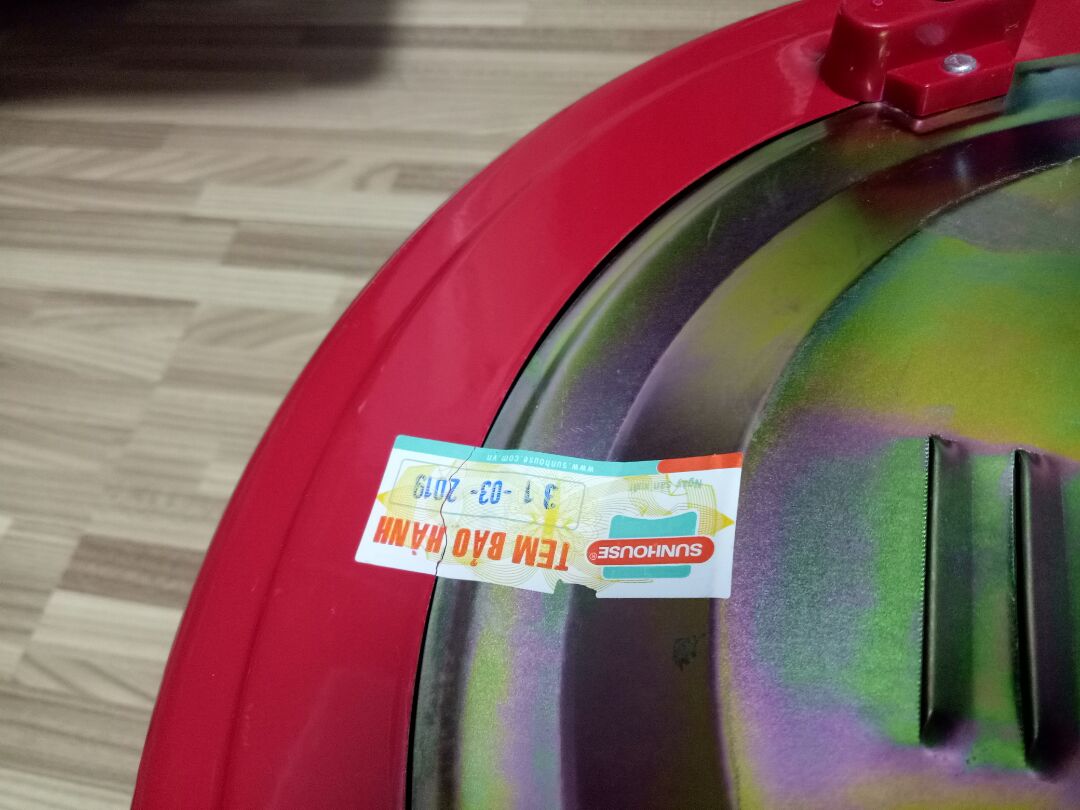 hàng mua từ tháng 6 dùng 1 lần thấy ok lần thứ 2 thì chết hẳn, ko sôi đc tý nào, lật *** lên xem tem bảo hành thì thấy đã bị sử dụng từ bao h rồi, phiếu bh ko ghi j.