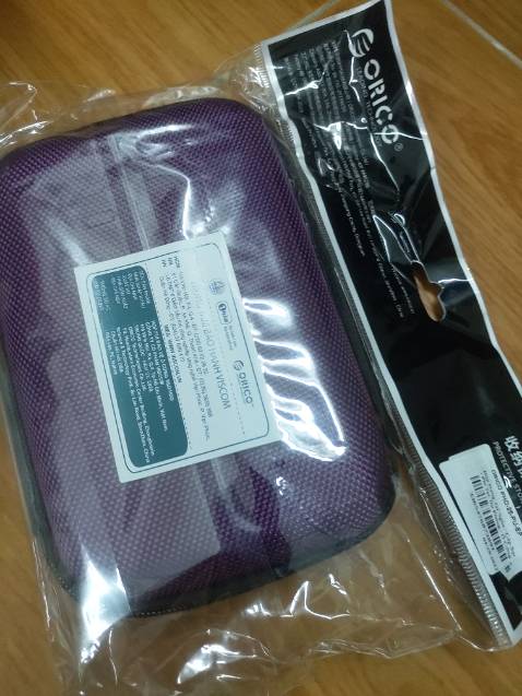 Đựng vừa dây cáp, củ sạc, pin dự phòng hoặc ổ cứng di động. Dây kéo tốt, đường may ok. Màu sắc giống hình, đẹp. Nhẹ, gọn, dễ mang đi.