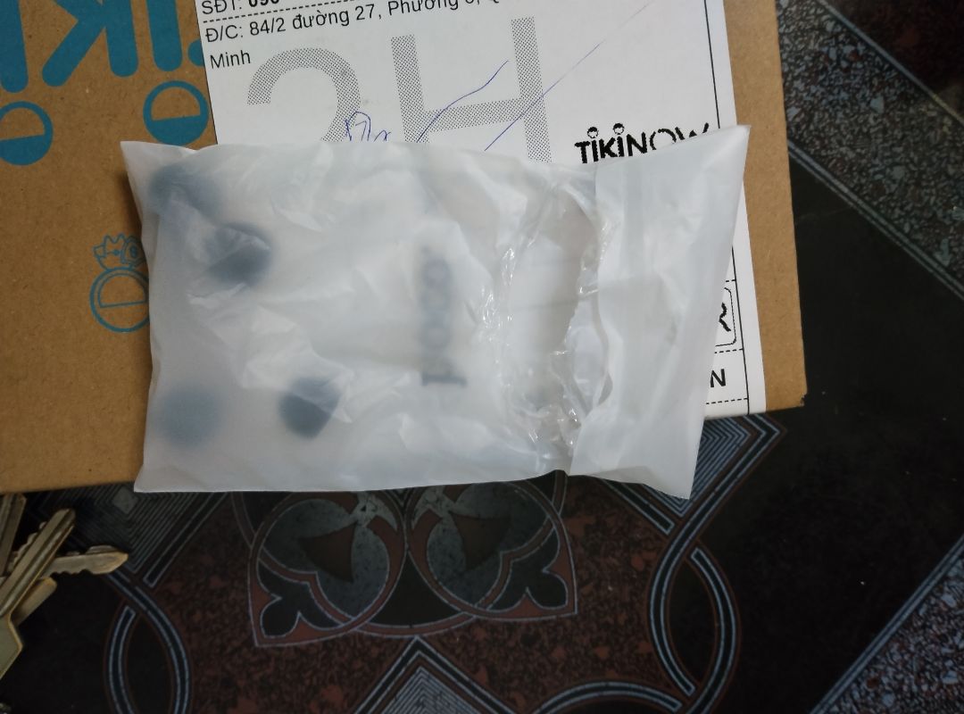 nè người bán giao hàng kiểu j v 
tụi mua tai nghe mà đua tôi chụp đen ko thấy tai nghe bịch đựng tai nghe bị xé là như thế nào