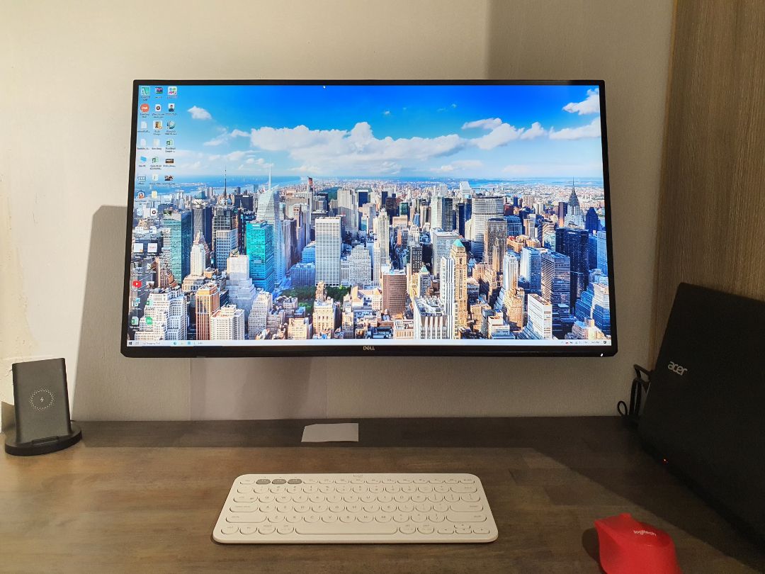 giải pháp làm gọn bàn làm việc tuyệt vời, khó nhất là đo để khoan tường còn lại nhà sản xuất đã chuẩn bị sẵn hết rồi. sản phẩm cứng cáp vô cùng, mìn dùng màn hình Dell Ultra Sharp 25 inch nhưng lực của giá có thể chịu được gấp rưỡi khối lượng đó. Khả năng điều chỉnh rất đa dạng phù hợp dù bạn đứng hay ngồi