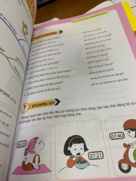 Rất phù hợp với trình độ căn bản và cho mới học tiếng anh, dễ học, sách in màu rất đẹp, nên mua nhé cả nhà.