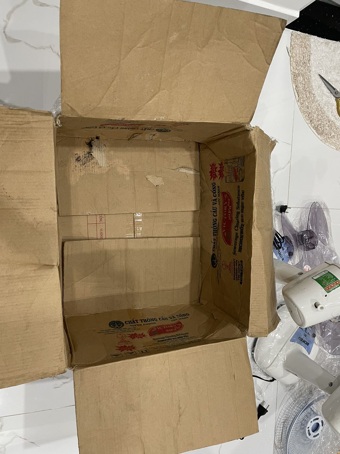 Nhận hàng sớm 
Mua 2 cái, 1 cái bị bể
Quạt ok, đẹp, chạy mạnh, 
Nhờ Tiki đổi lại cái bị bể giúp mình
Hàng dễ vỡ nhưng gói hàng rất lỏng lẻo, khi mở ra là đã thấy bể Nhận hàng sớm 
Mua 2 cái, 1 cái bị bể
Quạt ok, đẹp, chạy mạnh, 
Nhờ Tiki đổi lại cái bị bể giúp mình
Hàng dễ vỡ nhưng gói hàng rất lỏng lẻo, khi mở ra là đã thấy bể