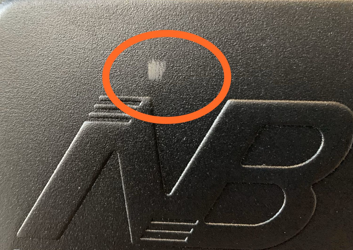 Tuy không hài lòng với sản phẩm vì trầy xước khá nhiều nhưng  với dịch vụ của Tiki thì quá ưng ý. 

Nhà mình nằm trong hẻm mà khung to và cồng kềnh. Shipper phải ôm đi bộ vào nhà giúp mà không than vãn gì. Rất mong dịch vụ của Tiki hãy giữ vững như bây giờ nhé. Thêm tiền vận chuyển mà mình vẫn vui lòng thì đây là lần đầu tiên ❤️