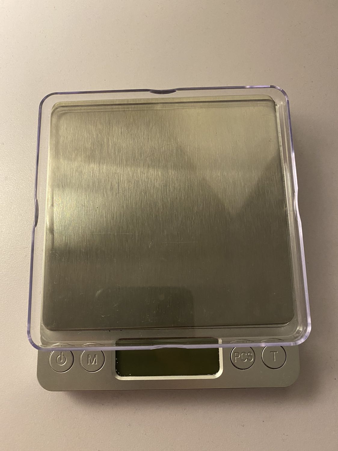 Cân đẹp, màn hình rõ nét, chất liệu xịn, có tặng kèm 2 đĩa cân và pin. Cân chuẩn và nhạy hơn nhiều so với các loại trước mình từng dùng, làm bánh và nấu ăn dùng đều tiện. Mọi người nên dùng nhé Cân đẹp, màn hình rõ nét, chất liệu xịn, có tặng kèm 2 đĩa cân và pin. Cân chuẩn và nhạy hơn nhiều so với các loại trước mình từng dùng, làm bánh và nấu ăn dùng đều tiện. Mọi người nên dùng nhé