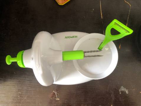 Thiết kế gọn nhẹ, cầm chắc chắn dễ vệ sinh