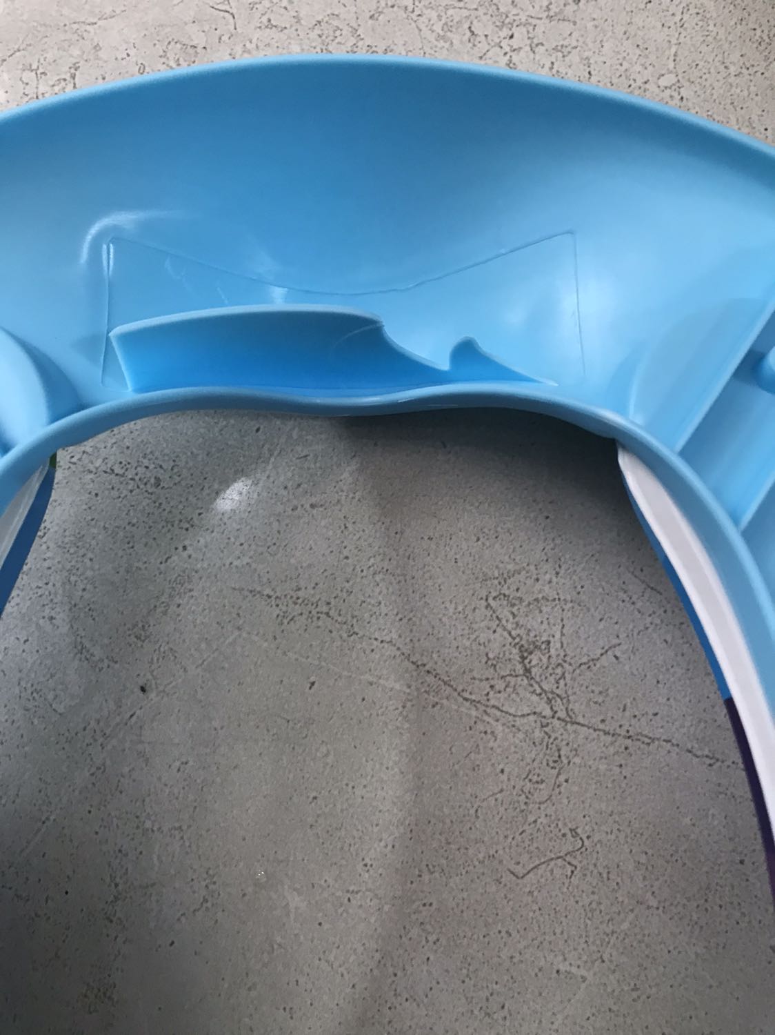 Giao hàng lỗi bể và ko có đế bắt vít giữ bồn cầu . Giao hàng lỗi bể và ko có đế bắt vít giữ bồn cầu .