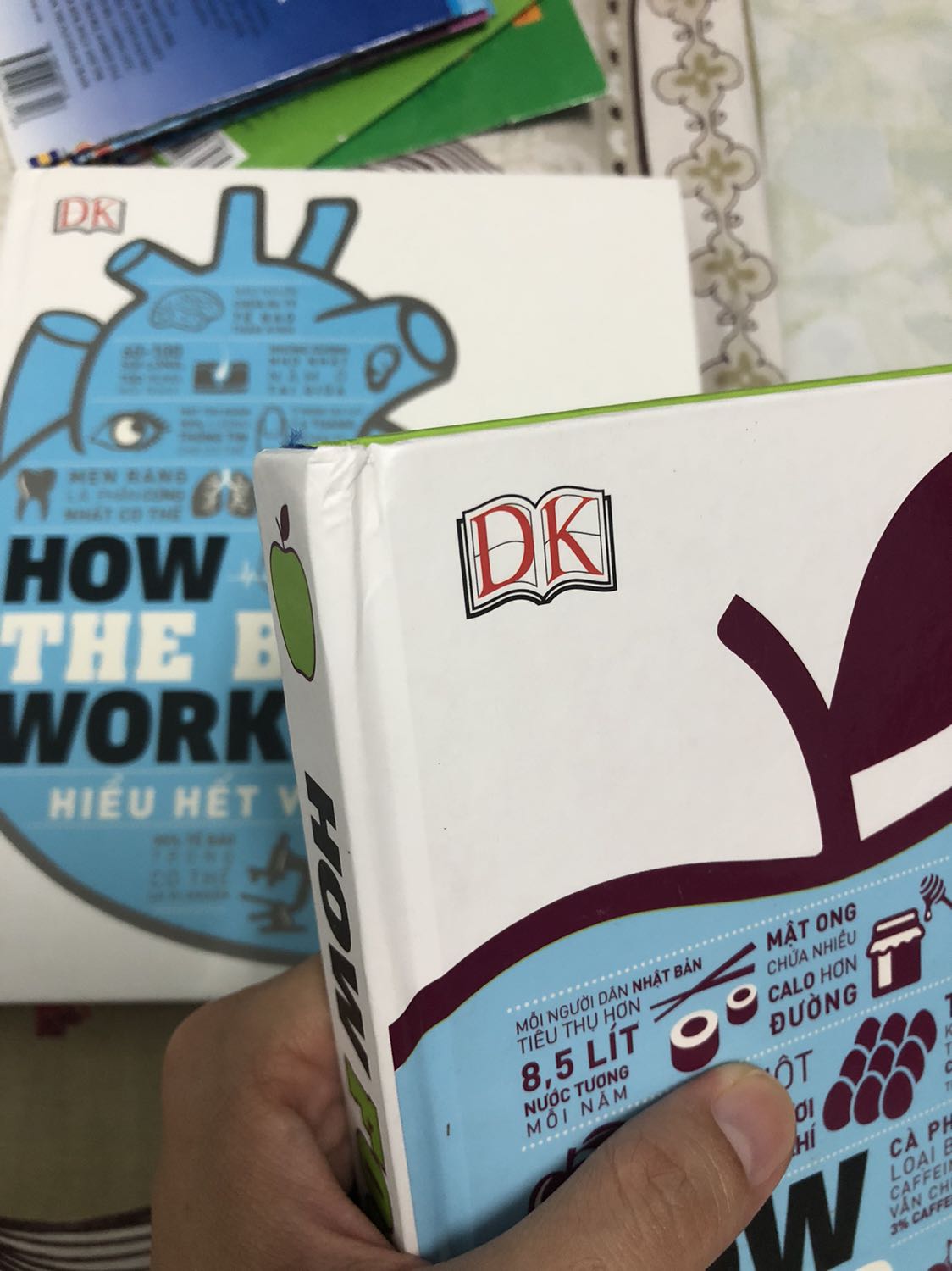 Đợt này tiki giao nhanh nhưng đóng gói ko kỹ như những lần trước. Nhận dc gói hàng mà hết hồn, cầu trời sách k bị ướt luôn vì lúc shipper giao trời đang mưa. May mắn k ướt nhưng bị móp ở góc, hơi tiếc nhưng sách nội dung ưng ý quá, mua lúc dc sale nữa.