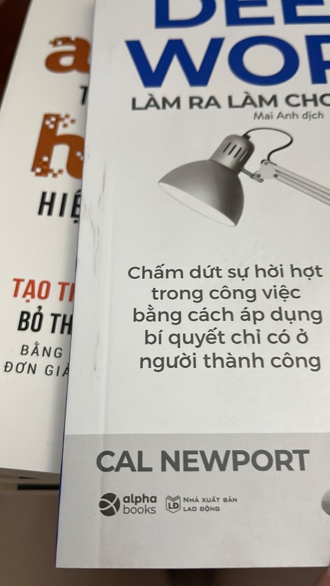 Đúng buồn luôn mua 1 đống mà riêng cuốn này ko được bọc kiếng nên nó bị dơ