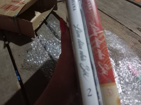 Chòi oi đợi mãi mới có cơ hội cầm lên tập tiếp theo 😭 😭 kể từ khi đọc bộ nì trên thánh địa đã bị truyện cho yếu tiếng Trung rồi 🥺 🫶 hôm nay quay lại có thể đọc được rồi 🎇 🎇

Sản phẩm đến đẹp, ổn, đúng sản phẩm và shipper rất nhiệt tình và đáng yêu 🥰 🥰