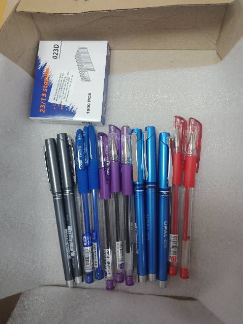 Vẻ ngoài đẹp, mực ra đều, cầm êm tay, có thể dùng làm quà tặng khi mua kèm hộp quà đẹp. Nhà bán đóng gói kỹ, giao hàng đúng số lượng