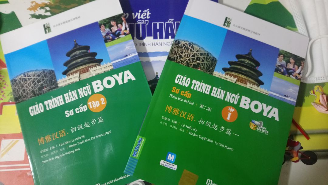 Sách mua về không bị rách và có 2 cuốn Boya+cuốn tập viết nữa thực sự rất tốt