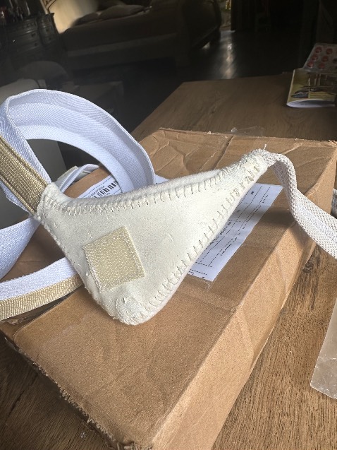 Đai bị biến dạng bong tróc, dây nứt rạn, bao bì nhàu cũ : hàng quá hạn dùng, XIN ĐƯỢC TRA LẠI