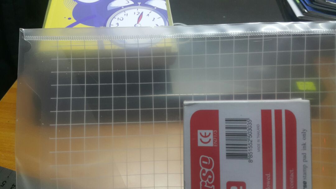 Mình mua đơn Văn phòng phẩm trên 200k của Tiki Trading nhưng không áp dụng được mã VPPHSO hay mã HSO100K như Tiki đã thông tin nên cuối cùng áp dụng mã BKT10 (12%). Mình cảm ơn Tiki đã nỗ lực giảm giá, dù ít hay nhiều!

Giao hàng nhanh chóng, chuyên nghiệp. Quy cách giao 1 xấp 12 cái, sọc lưới caro mặt trước trong mặt sau.

Sản phẩm chất lượng tốt như hình, bìa My CLEAR dày vừa phải, nút bấm chắc chắn, kín đáo. Mình thích loại này do 2 biên ép lệch vô khoảng 10mm, loại ép sát biên dễ nứt rách. Kích thước A4: 32 x 23cm gọn gàng.

Cảm ơn Tiki!