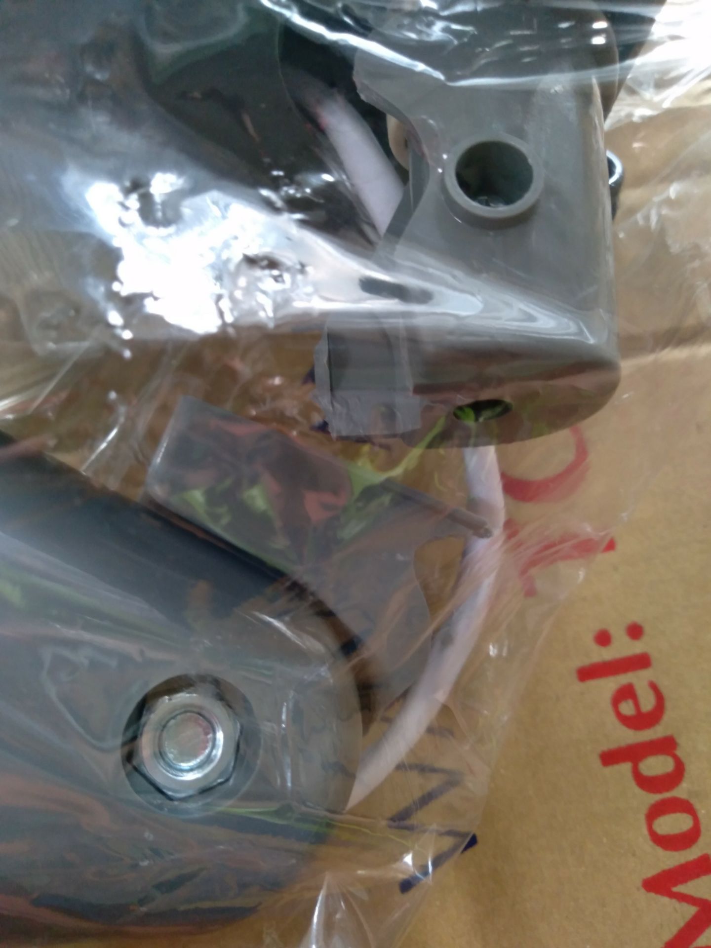 QUÁ THẤT VỌNG TIKI!!!
04/05/2020, mình vừa nhận được sản phẩm quạt treo tường SENKO. Vừa mở ra đã thấy bị gãy phần cổ. Và mình phải làm gì với sản phẩm này! Mong TIKI có cách khắc phục hợp lí!