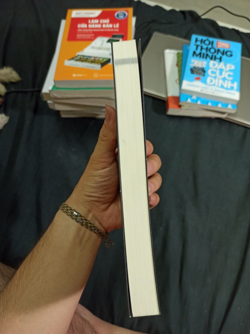 Lần đầu thấy cuốn này mình đã chọn ngay vì tên sách và hình ảnh rất cuốn hút. Ai muốn phát triển hướng brand thì có thể đọc cuốn này. Nội dung hay dễ hiểu. Tiki giao hàng nhanh, sách lại bảo quản tốt. Cho 5 sao nha.