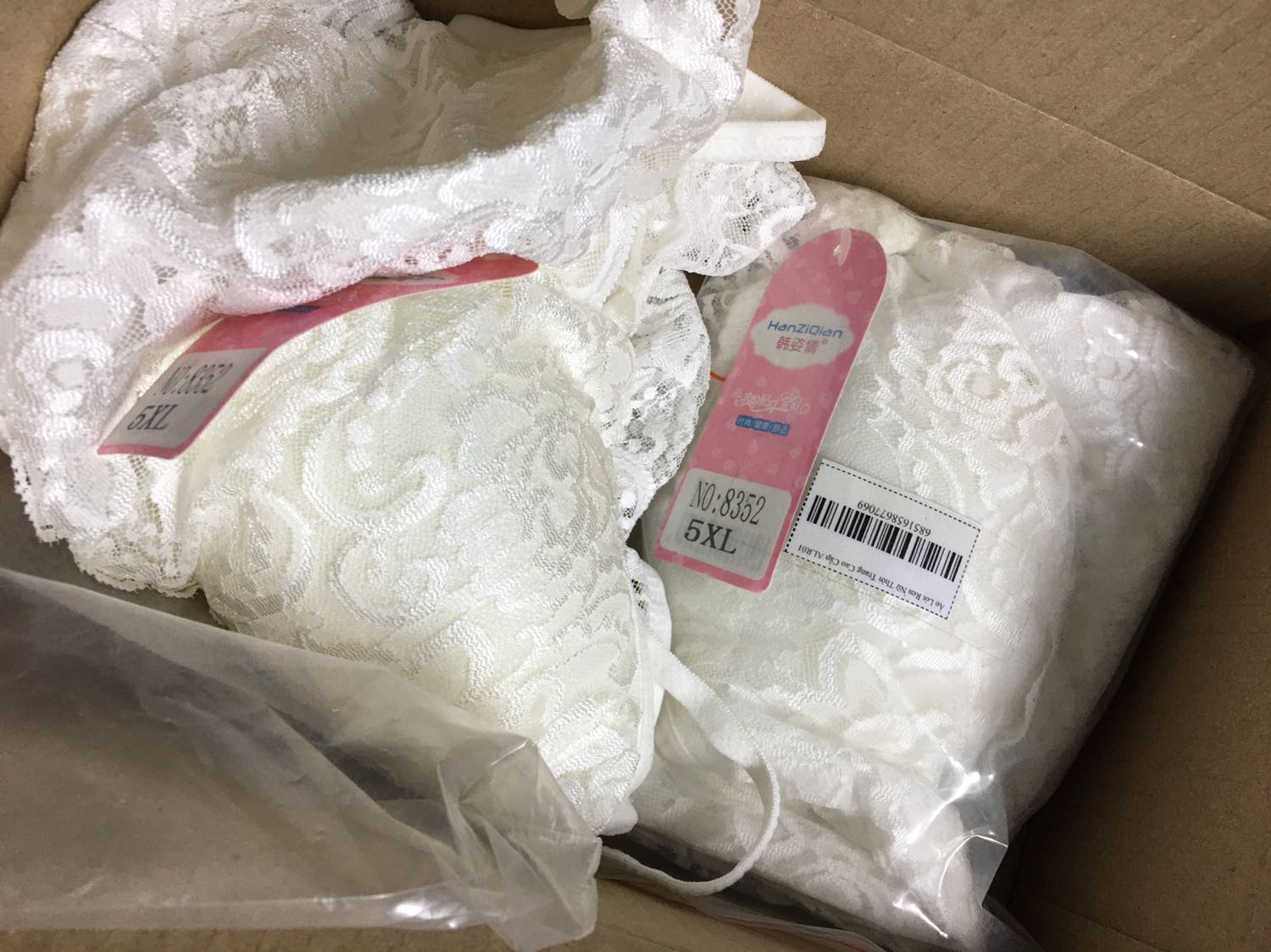 Nhìn đẹp lắm mn ơi, sờ vào mát lạnh. Giao hàng lại nhanh trong mùa dịch ạ. Mình rất thích, có dịp mình sẽ ủng hộ shop nhé