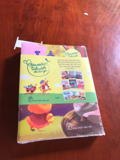 Bộ sách đẹp mới cứng , trang giấy dày đẹp chất lượng , hình ảnh tinh tế sắc nét, chữ to rõ, nội dung hấp dẫn , phát triển nhân cách. Giá thành rất hợp lý, oder giá sale , bé nhà mình rất thích , người lớn cũng thích đọc.  Bao bì đóng gói cẩn thận, shipper lịch thiệp, cảm ơn Tiki