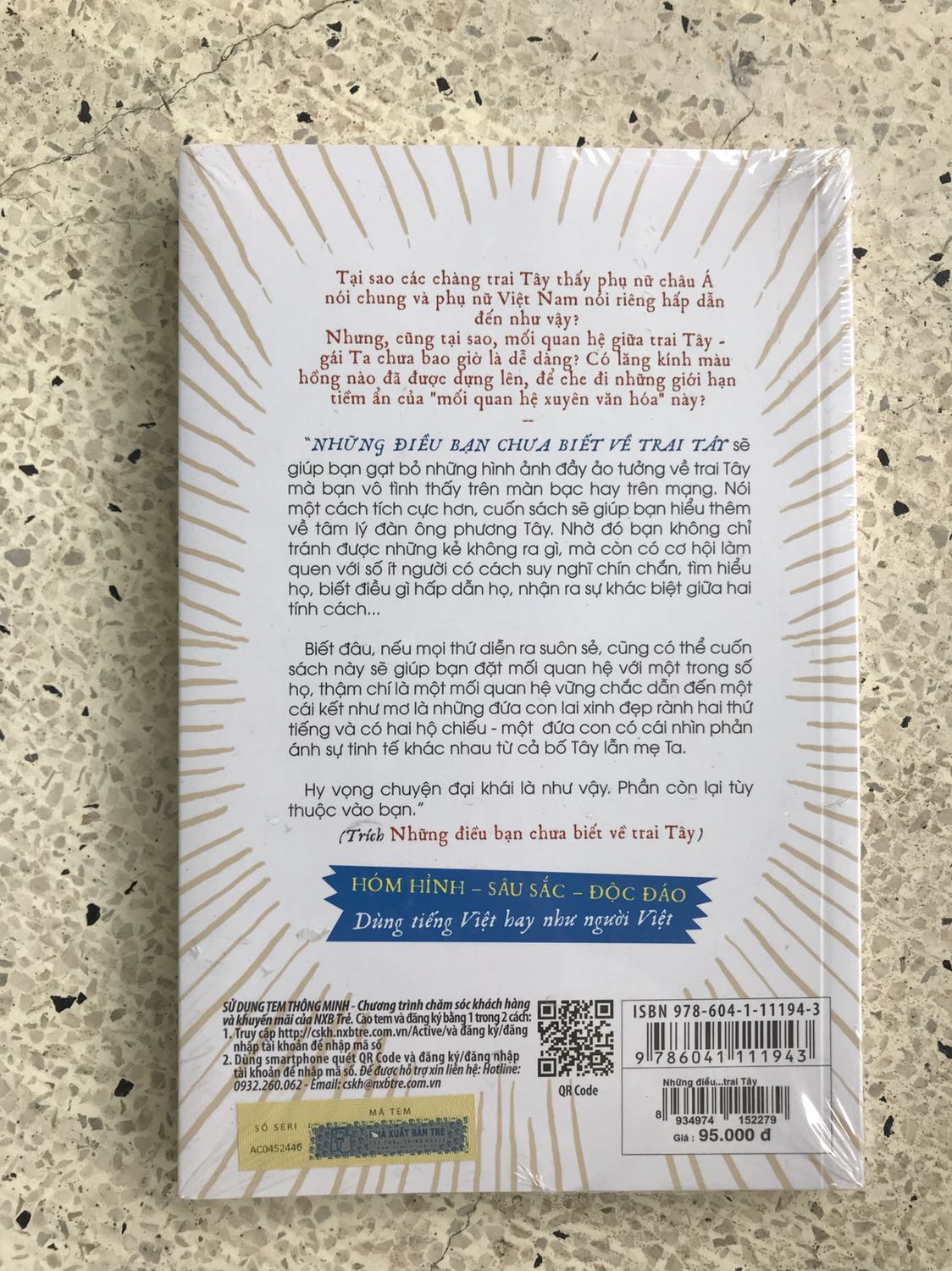 Bình thường. 

Đã đọc xong và đây là nhận xét về sản phẩm: Sách có thể không dành cho những bạn thuộc cộng đồng LGBTQ+ vì có vài chỗ tác giả có vẻ kỳ thị ***: Ví von phát âm của người Pháp giống ***, bảo là gái Ta không thể trò chuyện với trai Ta về chủ đề làm đẹp vì nếu có thì trai Ta là gay.

Sách nhiều đoạn cực kỳ tối nghĩa vì đặt từ lộn xộn sai cú pháp. 

Thay vì giới thiệu nhiều hơn về văn hoá, tính cách của trai Tây thì tác giả nhận xét rất nhiều về gái Ta, trai Ta. Tuy nhiên qua đây thì có thể thấy được trong mắt tác giả (trai Tây) thì người Việt như thế nào (dù cái nhìn có vẻ phiến diện).

Vài đoạn khiến mình bật cười vì dí dỏm và cũng có nhiều đoạn có nhiều thông tin mới mẻ. Nên quyển sách này không quá tốt cũng không đến nỗi tệ. 

Mình đã kỳ vọng hơi cao nên khá thất vọng. Nếu tác giả là người có tư tưởng tiến bộ hơn, vì tên sách không chỉ dành cho nữ giới mà còn cả cho người *** có người bạn đời là trai Tây nữa, thì hay biết mấy…

Sản phẩm được đóng gói kỹ.