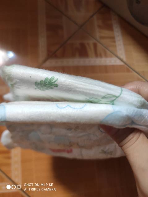 Chất liệu an toàn, thấm hút tốt. Bỉm xài ban đêm ok k bị tràn. Mình vẫn tin dùng loại nature này của Huggies nhất