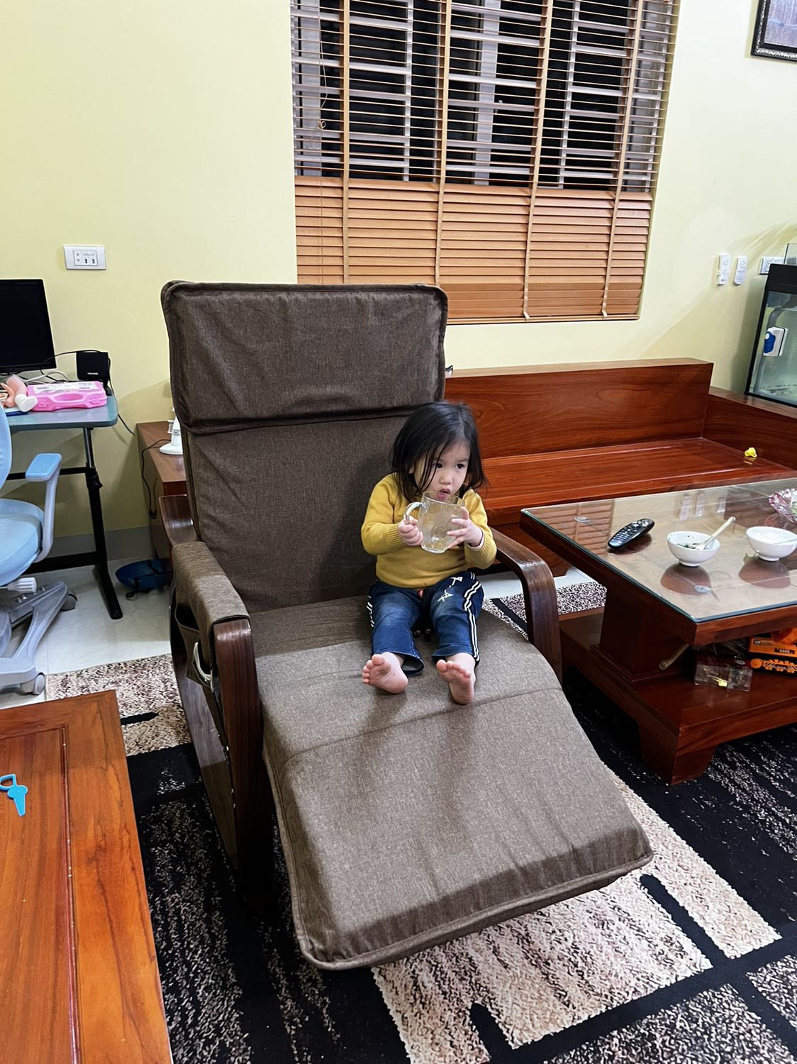 Thiếu một ốc ke góc. Nhìn đẹp, vảo thô.