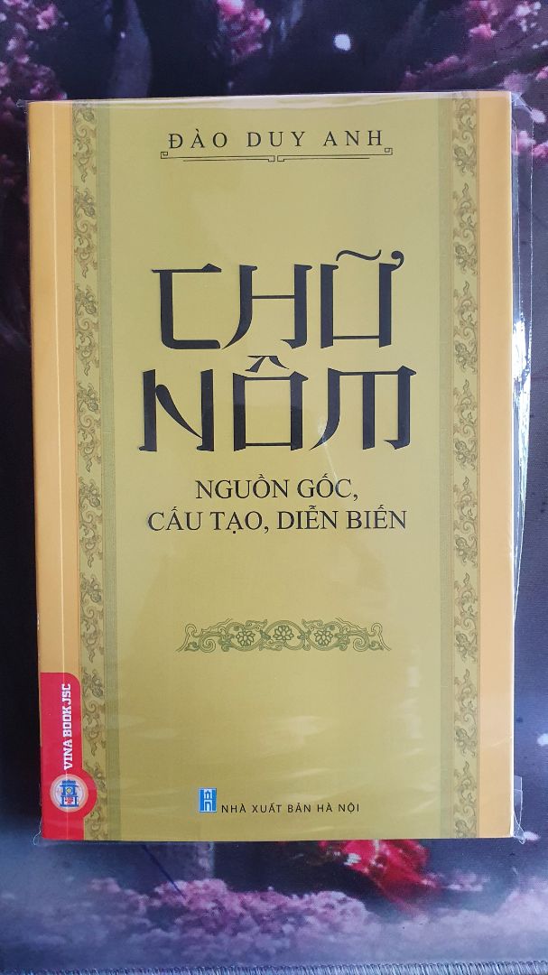 Đúng như lời mở : Nguồn gốc - Cấu tạo - Diễn biến
Sách hay, các bạn nên mua !!!
Người Nhật người Hàn đều có chữ riêng dù ảnh hưởng từ Trung Quốc , chữ Nôm của ta là vốn quí dân tộc !!!