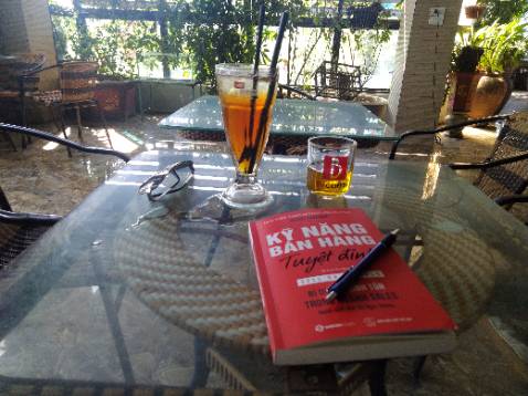 Sách càng dày thì viết càng lan man trong đó. Nội dung để cần ghi nhớ và hành động thì rất ít. Đem ra thực hành, nếu đúng thì sẽ nhận xét tiếp.