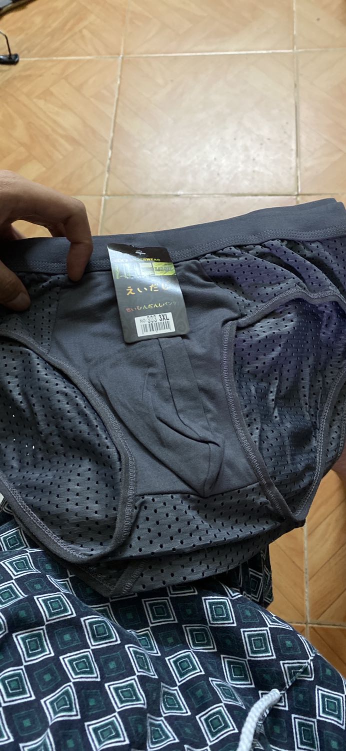 Đặt combo 5 cái loại quần đùi, shop giao mẫu tam giác, chắc mạng bên đó hơi lag 😅 tất khá ok đánh giá tạm 2*