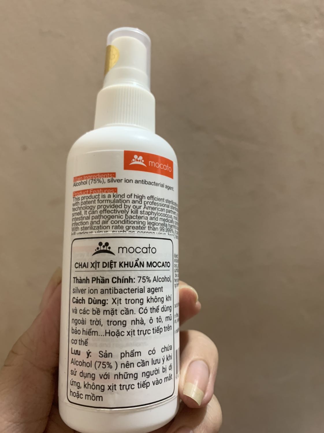 Sản phẩm có tem vàng, nơi sản xuất, hạn sử dụng đầy đủ nên yên tâm sử dụng. 
Nồng độ 75% alcol nên mùi cồn nồng dùng cjo mùa dịch sát khuẩn cực yên tâm
Dung dịch khử mùi khá tốt, không bị đọng mùi cồn lại. Sản phẩm tốt