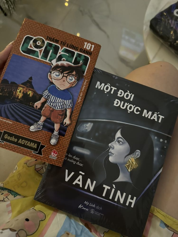 Mình chọn tikinow nên giao nhanh 2h là nhận đc, sản phẩm đẹp, giao hoả tốc nhưng tiki vẫn bọc kỹ, mình chưa đọc nội dung nên chưa biết