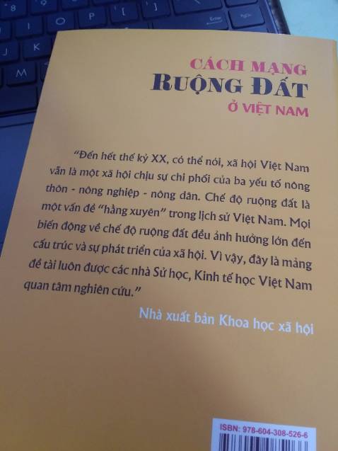 Một cuốn sách rất hay về kinh tế Việt Nam thời kì chiến tranh, cuốn sách đã được GS Trần Phương viết từ năm 1965 nhưng vẫn còn nguyên giá trị đến ngày nay. Mong MaiHaBooks sẽ có nhiều cuốn sách thật hay nữa trong tương lai ạ!!!