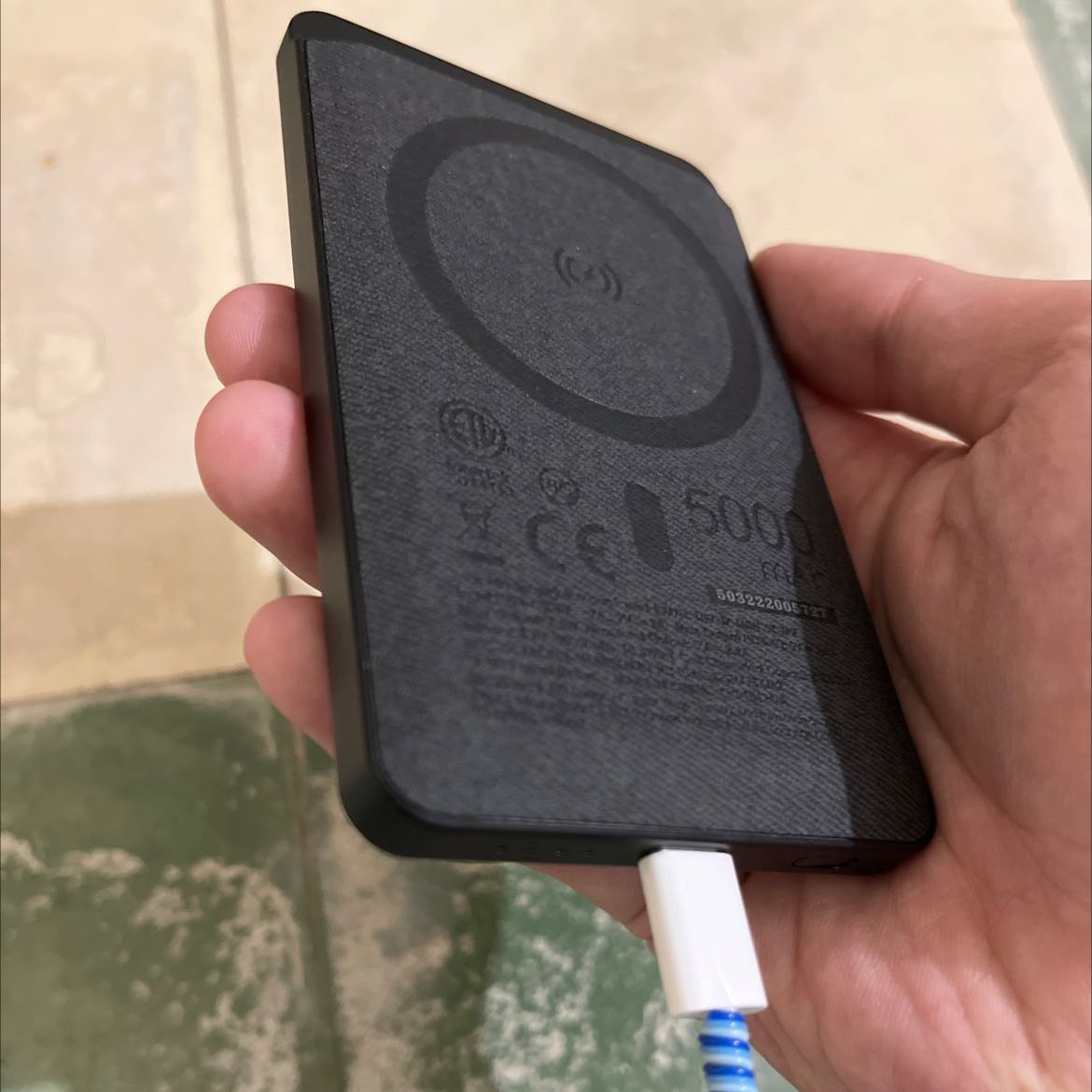 đẹp, đã thử sạc điện thoại. Mặc dù 5000mah nhưng công nghệ sạc tốt, con iphone 13 từ 7% lên 100% pin sạc báo vẫn còn 1 mắt chưa cạn.