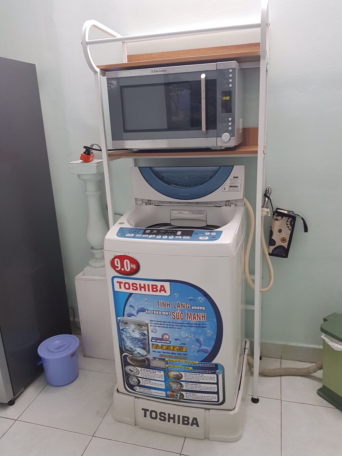 Mình thực sự quá hài lòng với chất lượng của kệ. Khung kệ rất chắc chắn, chất sơn dày dặn
Mất của mình chỉ 20 phút để lắp xong kệ, lắp xong ba mẹ mình đều khen là rất đẹp, tiện lợi và tiết kiệm diện tích
Mọi người nên mua cho nhà mình, rất đáng tiền. Cho shop 5 sao và tất nhiên là sẽ tiếp tục ủng hộ