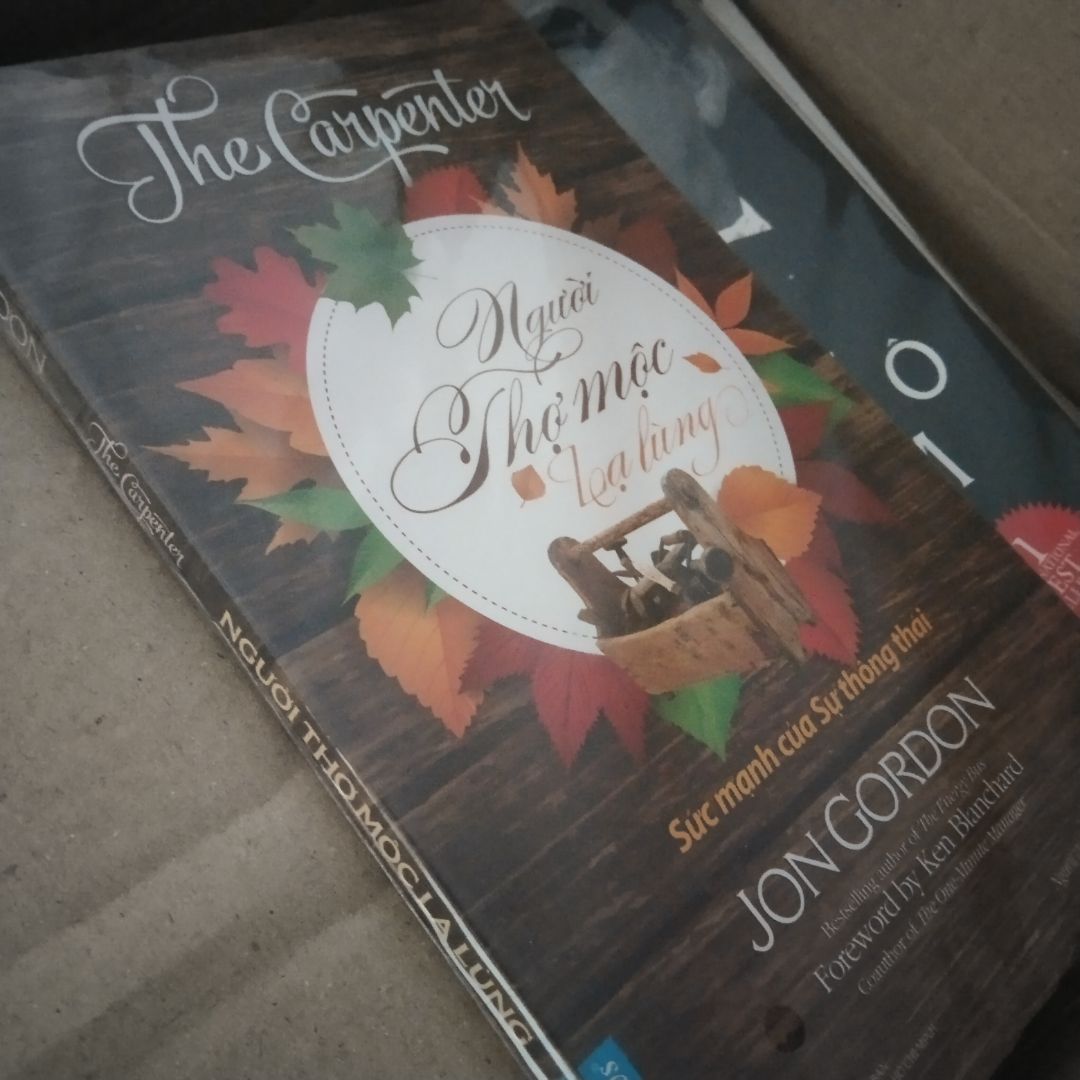 Dạo này tiki bọc sách rất cẩn thận, tuy hộp có móc xíu nhưng cũng không ảnh hưởng sản phẩm bên trong, đang dịch căng thẳng mà đặt 1 hôm là có. Tuyệt vời!