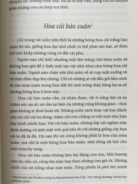 Với những ai yêu thích văn học, chắc chắn khi cầm cuốn sách này và đọc, sẽ phải thốt lên đầy kinh ngạc “trời ơi sao lại có những dòng văn đẹp đến mức này !!!”. Và với những ai yêu mến thiên nhiên hoang dã, chắc chắn sẽ còn ngạc nhiên hơn nữa với bút lực tả cảnh thực “trời ơi sao lại có người dùng văn còn hơn cả dùng tranh, và dùng bút thay cọ vẽ…”
    Đầy lãng mạn ! Cái lãng mạn của từng gốc cây, ngọn cỏ, của bông hoa dại, của những con chồn, bầy ngỗng… của cái thiên nhiên rất tự do.
    Lời văn của ông quá sức đẹp, đẹp quyến rũ, đẹp mê hoặc người đọc yêu văn chương tả thực. Ngay cả từng dòng, từng khổ, từng đoạn, từng chương, đều có nét logic riêng. Cứ như mang theo cả triết học cuộc sống vào.
   Bút lực và hiểu biết có hạn nên không biết làm sao để diễn tả hết cảm xúc và nhận xét của cá nhân trước tác phẩm này. Ai muốn trải nghiệp thì đọc thử một đoạn ngắn trong hình chụp (hoa cải báo xuân)
   Xứng đáng 10/10₫.
