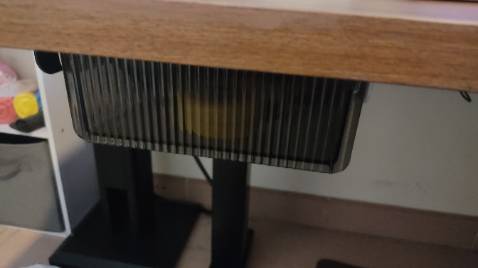 Ngăn kéo hơi lung lay một chút, nhưng sử dụng thì ổn. Mình dán dưới bàn cả tuần rồi vẫn còn đấy. Giá rẻ và giao nhanh.