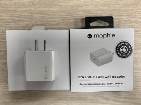 Shop giao hàng nhanh, tư vấn nhiệt tình. Hàng chính hãng còn được bảo hành 2 năm 1 đổi 1 nên mua nha.