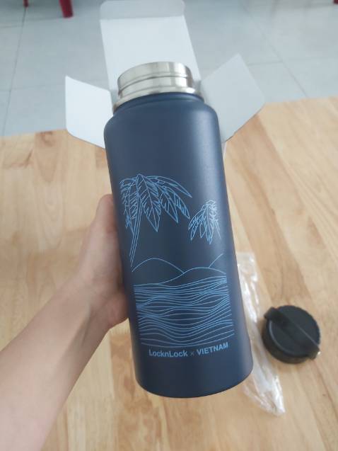 Màu đẹp, chắc chắn, dung tích lớn tha hồ đựng nước