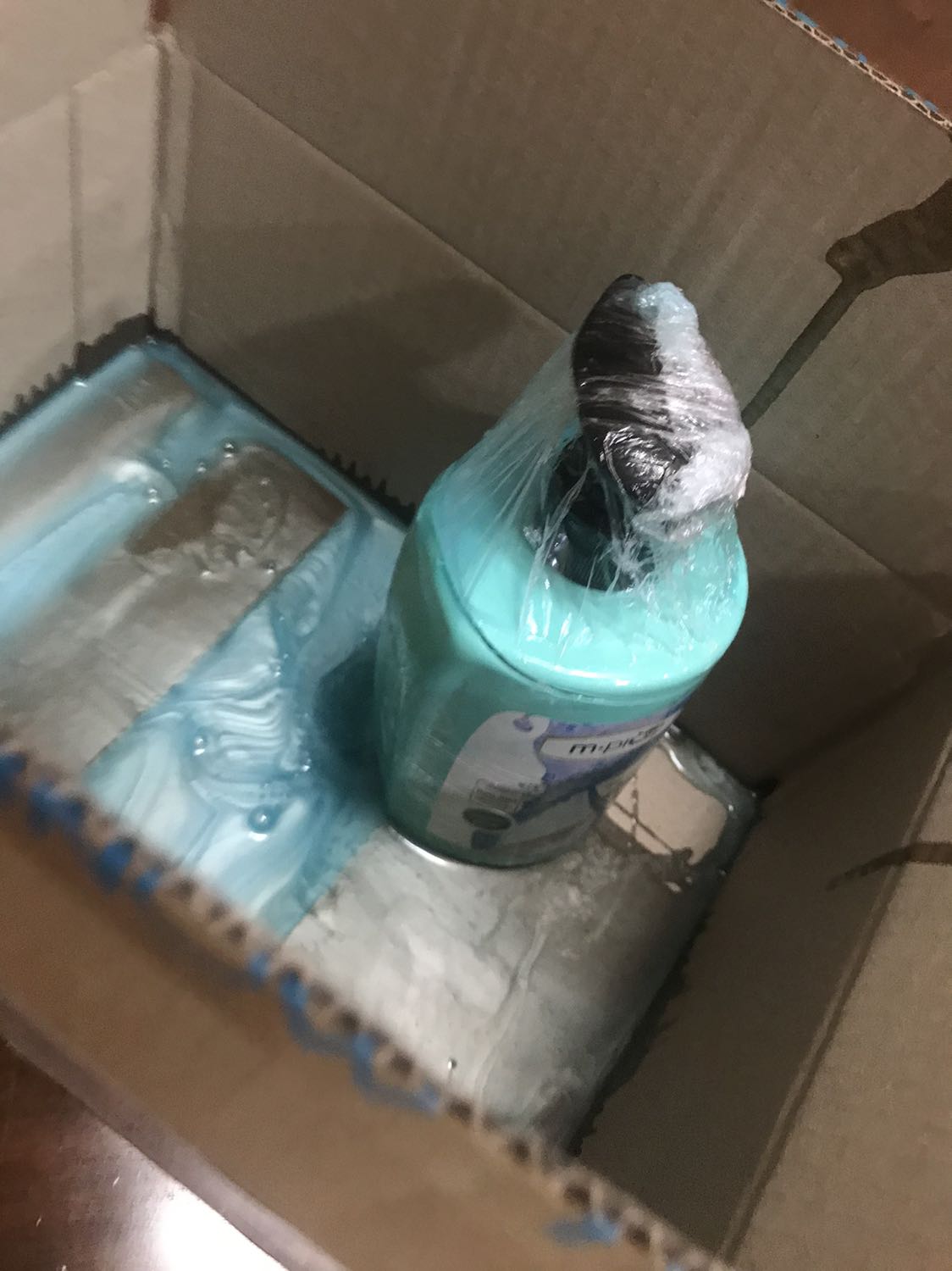 Nhân viên giao hàng nhớ cẩn thận