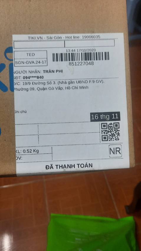 1/.Hàng giao chậm hơn 2 ngày không nói. Gặp nhân viên CSKH của Tiki :
2/.Đã dặn nhân viên CSKH của Tiki nên nhắc bộ phận giao hàng đóng gói kỹ vì nghe nhiều khách hàng feedback rằng Tiki đóng hàng rất cẩu thả - cũng nghỉ khi có phản hồi không tốt vậy Tiki sẽ làm việc nội bộ chấn chỉnh lại, ai dè. HDD là bộ phận rất nhạy cảm với chấn động và sốc vậy mà khi nhận hàng ngoài vỏ hộp giấy mỏng ra không hề có một giấy đệm hay bao bóng để chống sốc, hộp cầm trên tay còn nghe ổ cứng bên trong lắc nghe cụp cụp. Không biết Tiki nghĩ như thế nào mà phục vụ khách hàng như vậy. Hay mục đích là bán được hàng là xong ?  Thất vọng với Tiki quá.
3/.Các bạn nếu mua hàng điện tử cần kỷ lưỡng, chống sốc thì nhớ không nên chọn Tiki Trading nhé.