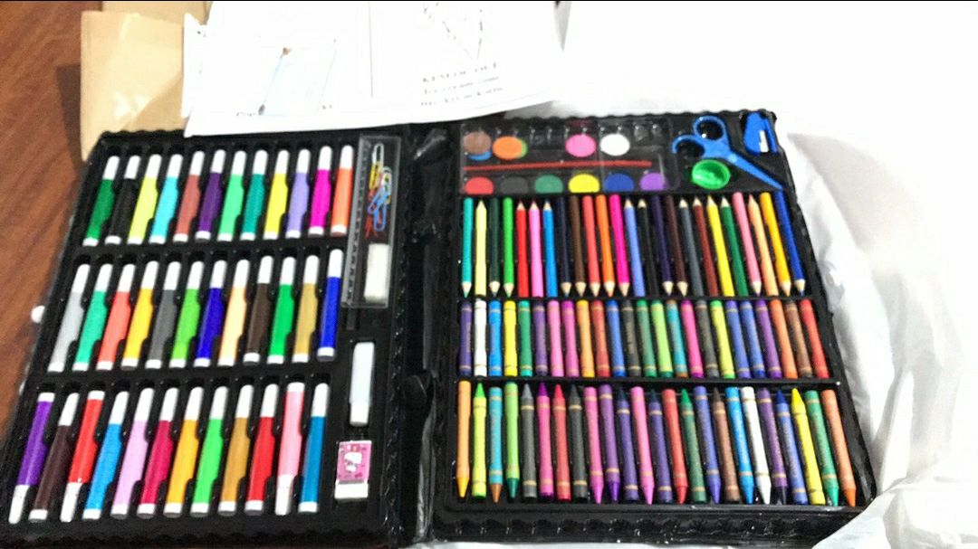 Thời gian giao hàng nhanh, sản phẩm giống trong hình. đã thử dùng màu nước thấy oke. sẽ ủng hộ shop lần sau Thời gian giao hàng nhanh, sản phẩm giống trong hình. đã thử dùng màu nước thấy oke. sẽ ủng hộ shop lần sau