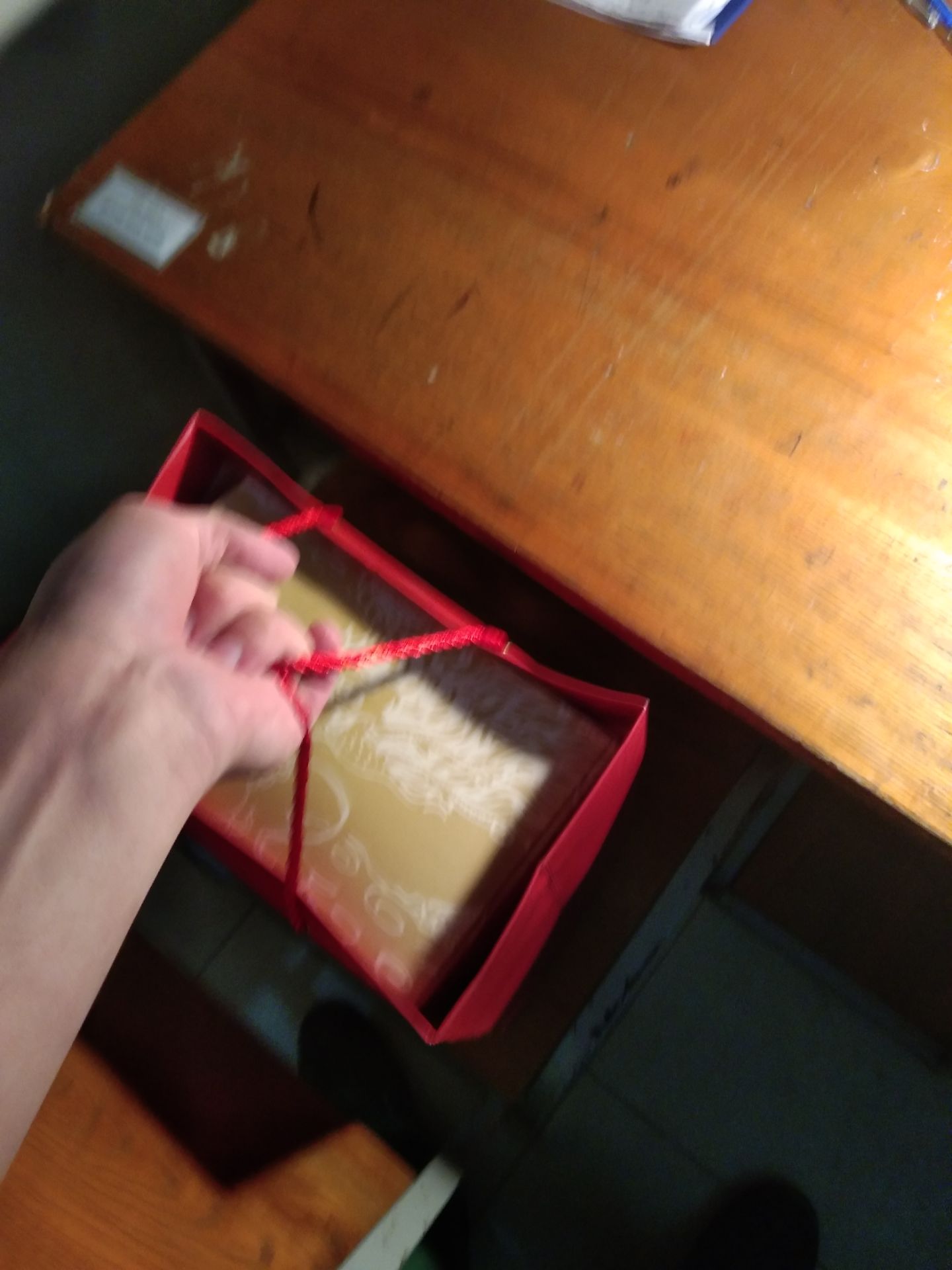 - Shop và tiki rất chuyên nghiệp
- Nội dung thì khỏi bàn, mình đã có bản PDF, nhưng vẫn luôn mong mua được 
- Cuốn sách đắt nhất mình từng mua của tiki. Xách về mà thấy "đắt" thật, nặng lắm.