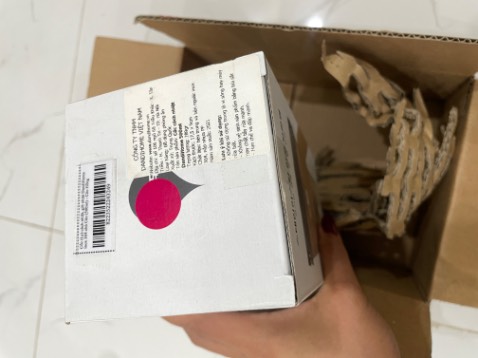 Dịch vụ giao hàng của Tiki quá tốt! Mình thay đổi địa chỉ nhưng bạn Shipper vẫn sẵn sàng giao trong ngày. Cốc nước đẹp quá luôn. Đáng tiền!