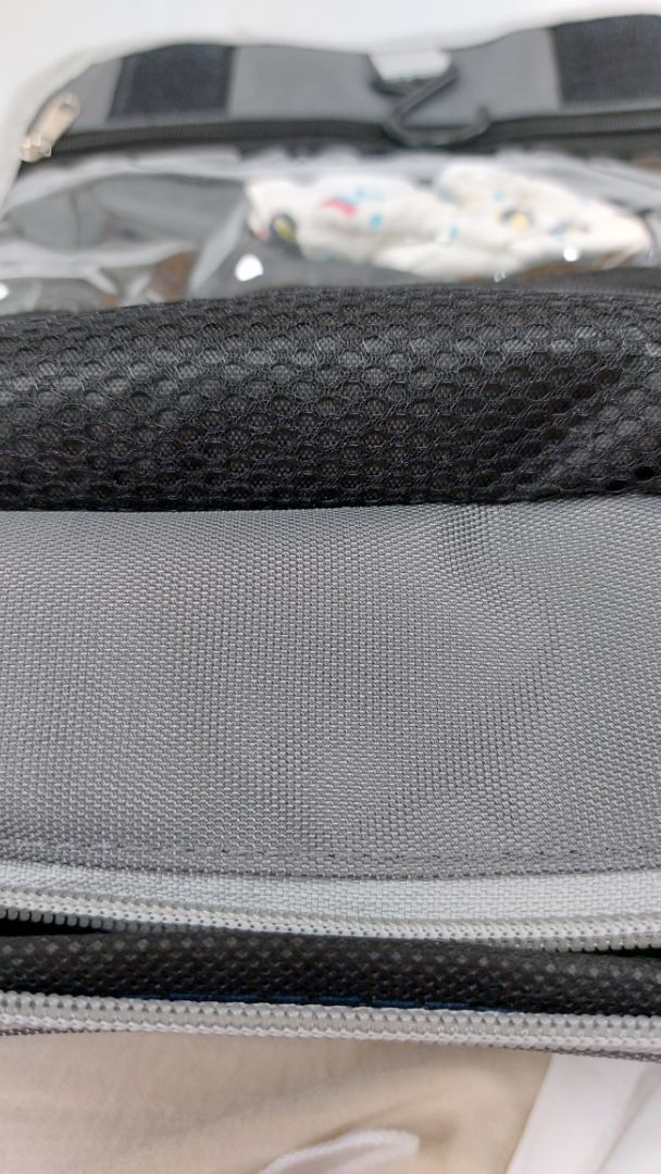 Mới dùng thử bình này của hàn, ncl khá giống vs pegion, núm ti thiết kế khum xoắn, ncl cũng khá ổn. làm bình dự phòng cho con, quan trọng là chính hãng dùng yên tâm.